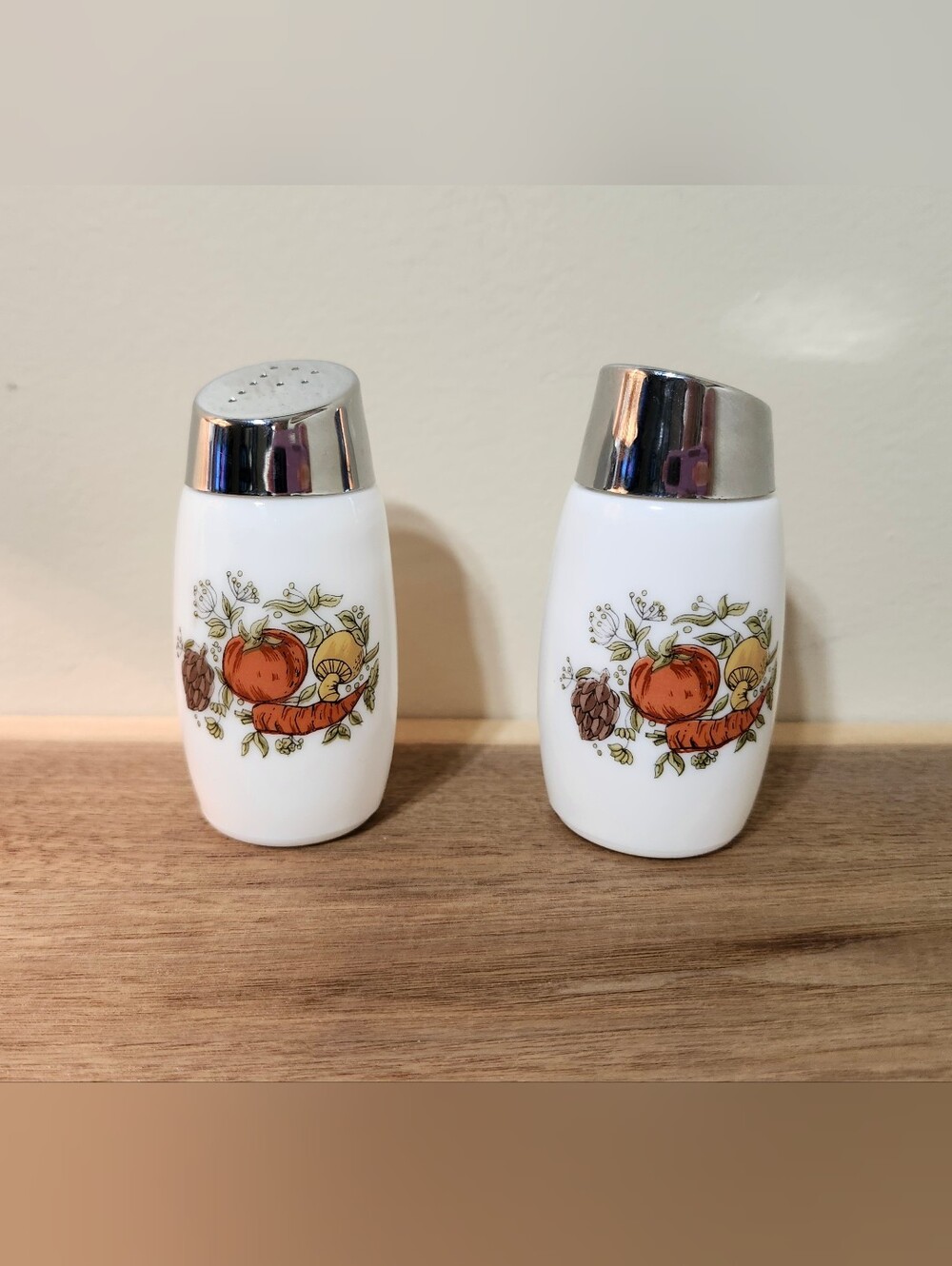 Spice of Life Milk Glass Salt Pepper Shakers Mushrooms Vegetables Van Pak Canada